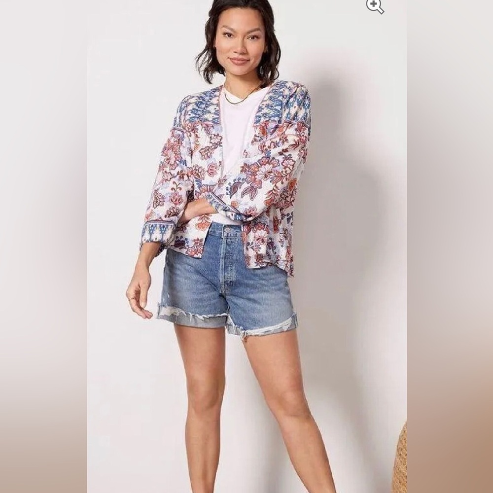Like New! Evereve Penny Floral Wrap. Kimono. Size M/L